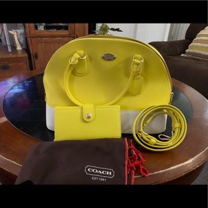 Lot of 4 Coach purses 2 Wristlets & 1 Wallet